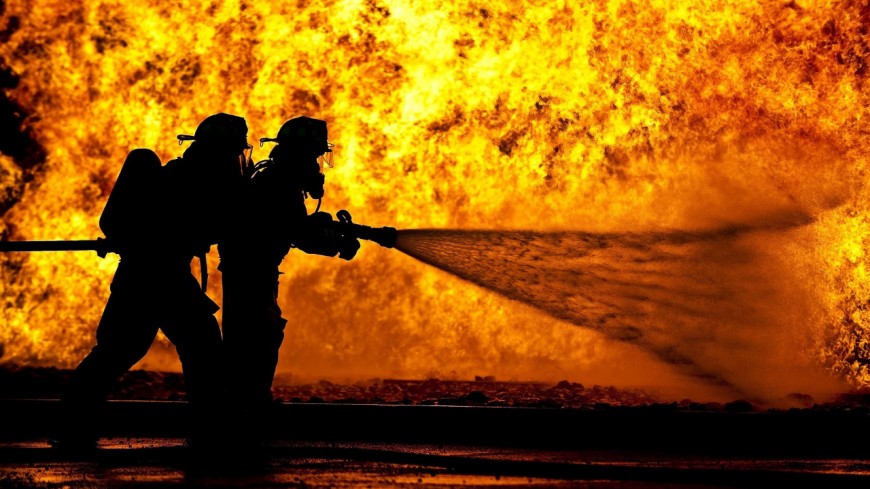 Pourquoi, face au feu, les pompiers y arrivent-ils toujours